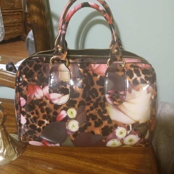 Brand new 👜 does come with the matching wallet and a strap - Picture 6 of 6